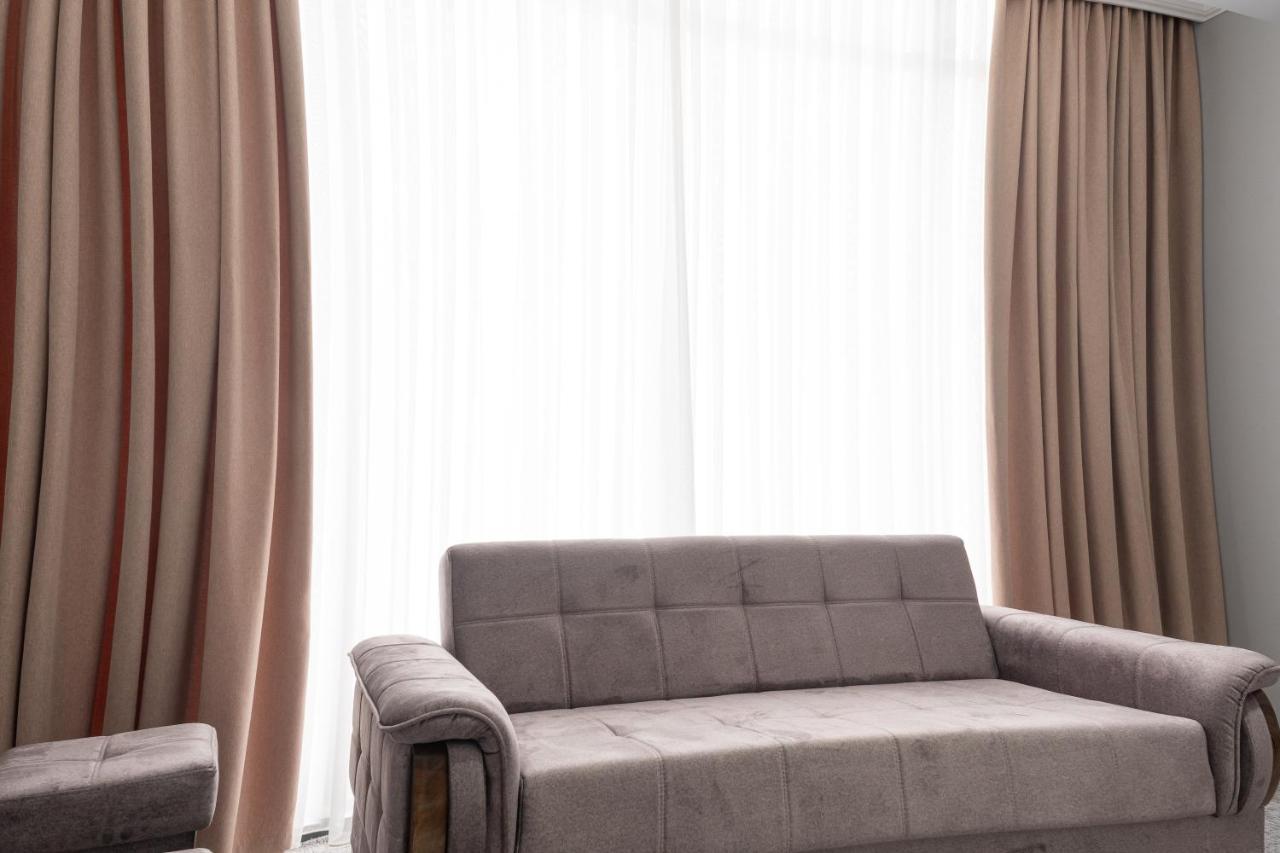ホテル Mir Luxe Plaza タシュケント エクステリア 写真