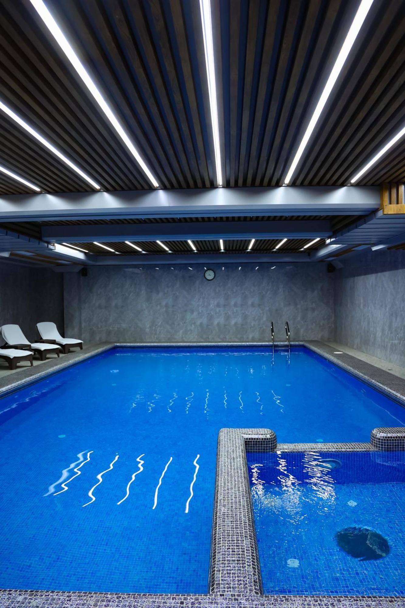 ホテル Mir Luxe Plaza タシュケント エクステリア 写真